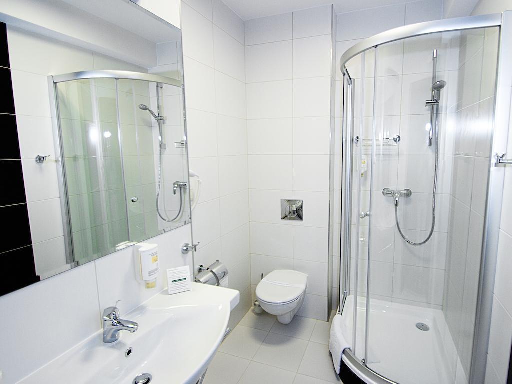 Hotel Miodowy Mlyn Opatow  Oda fotoğraf