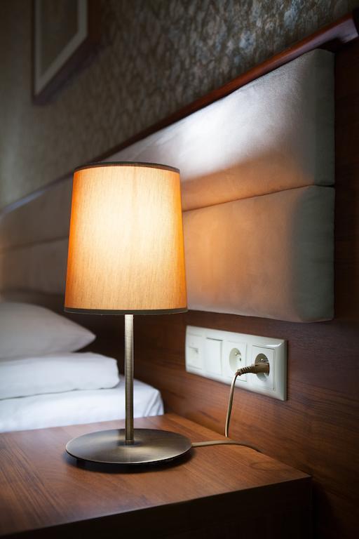 Hotel Miodowy Mlyn Opatow  Oda fotoğraf