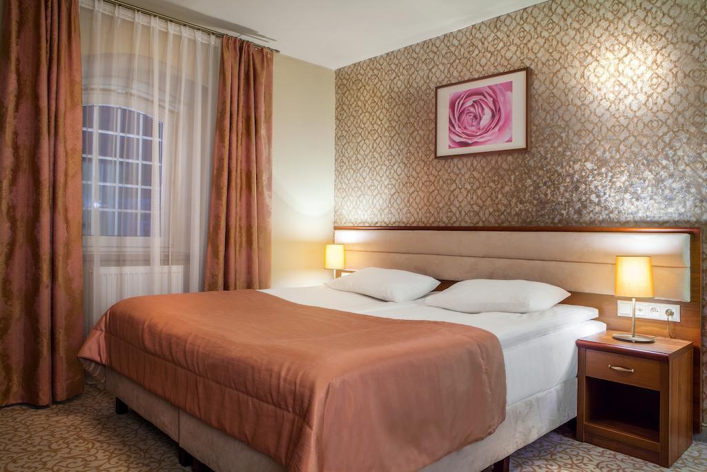 Hotel Miodowy Mlyn Opatow  Oda fotoğraf