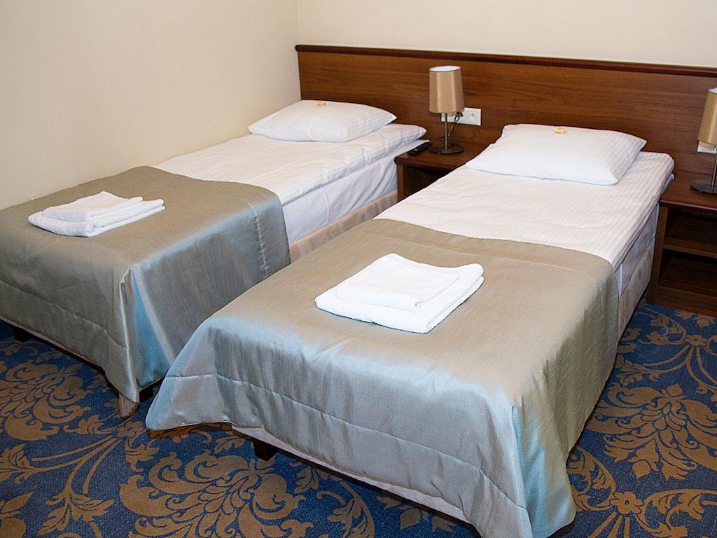 Hotel Miodowy Mlyn Opatow  Oda fotoğraf