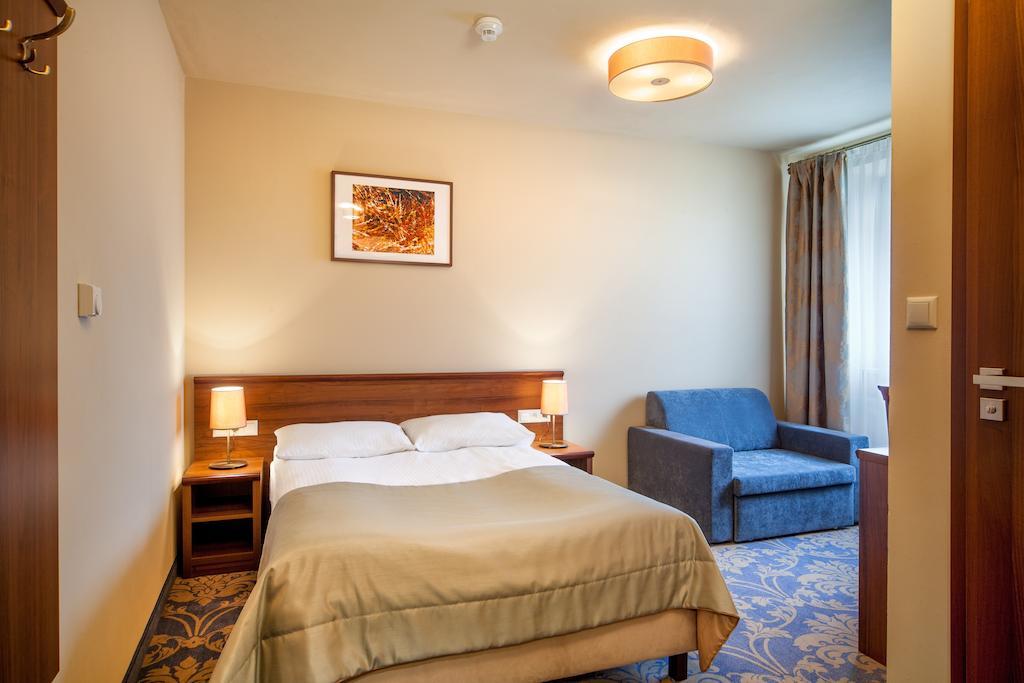 Hotel Miodowy Mlyn Opatow  Oda fotoğraf