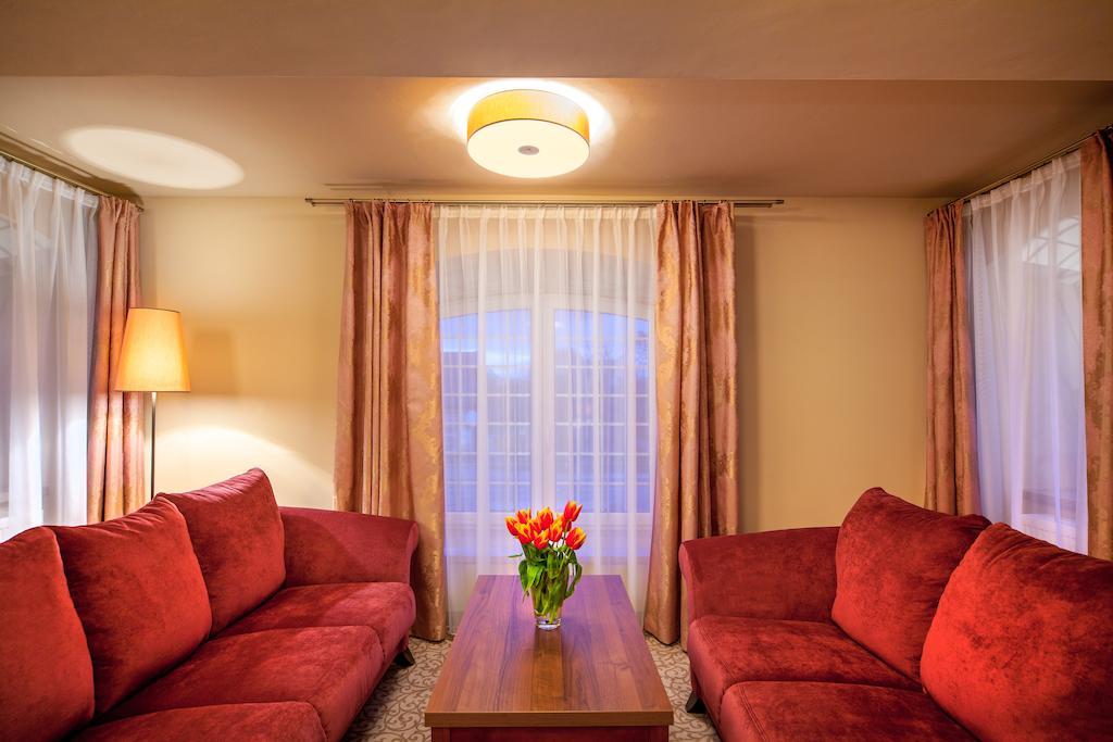 Hotel Miodowy Mlyn Opatow  Oda fotoğraf